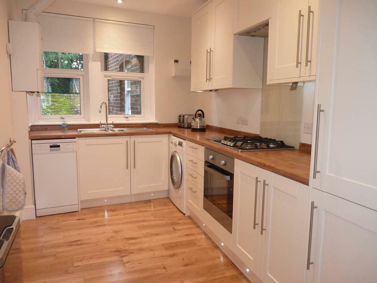 Brockenhurst Apartments Экстерьер фото